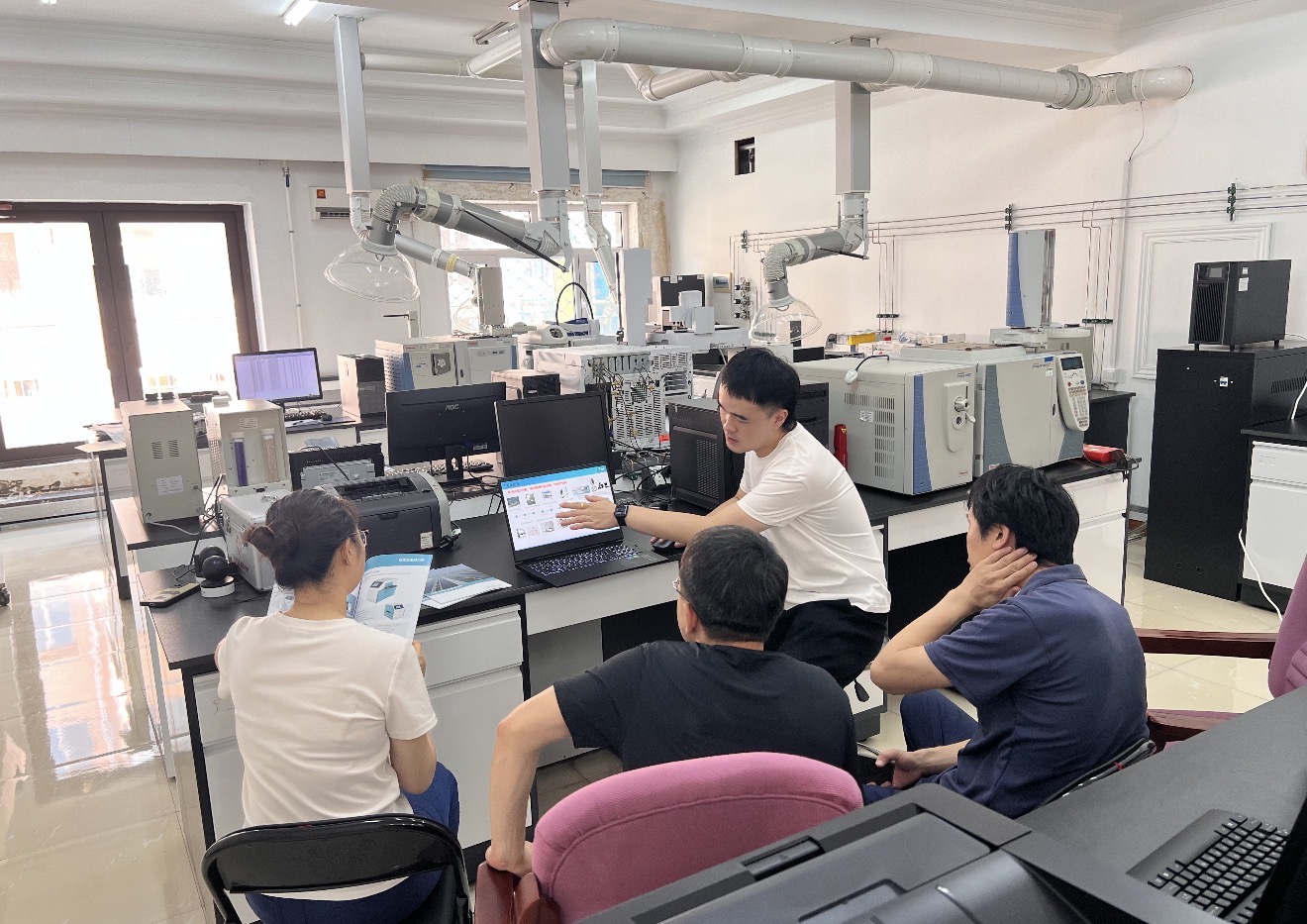 177071334535731304Z6.png 凌加陈在给客户培训.PNG